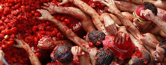 Babylon Idiomas presents 10 Crazy Spanish Festivals where people throw stuff!