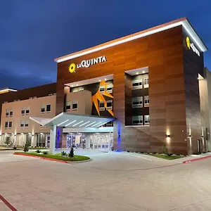 La Quinta Inn & Suites By Wyndham Dallas/Fairpark